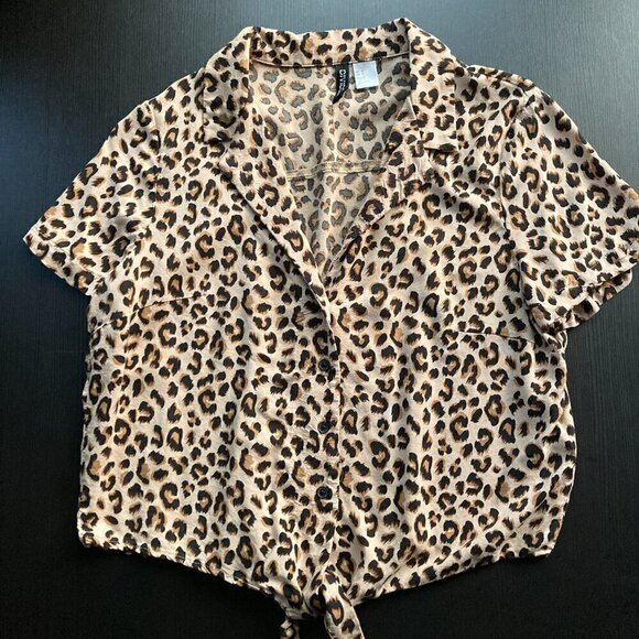 H&M  Tie-hem Cheetah print viscose button down  Shirt Size 6 oversized - Picture 2 of 7